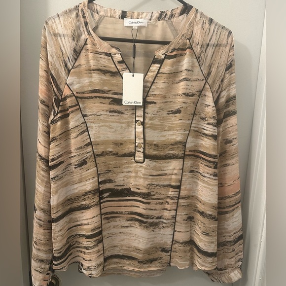 NWT Calvin Klein Women's Printed V-Neck Top size small - Picture 1 of 10